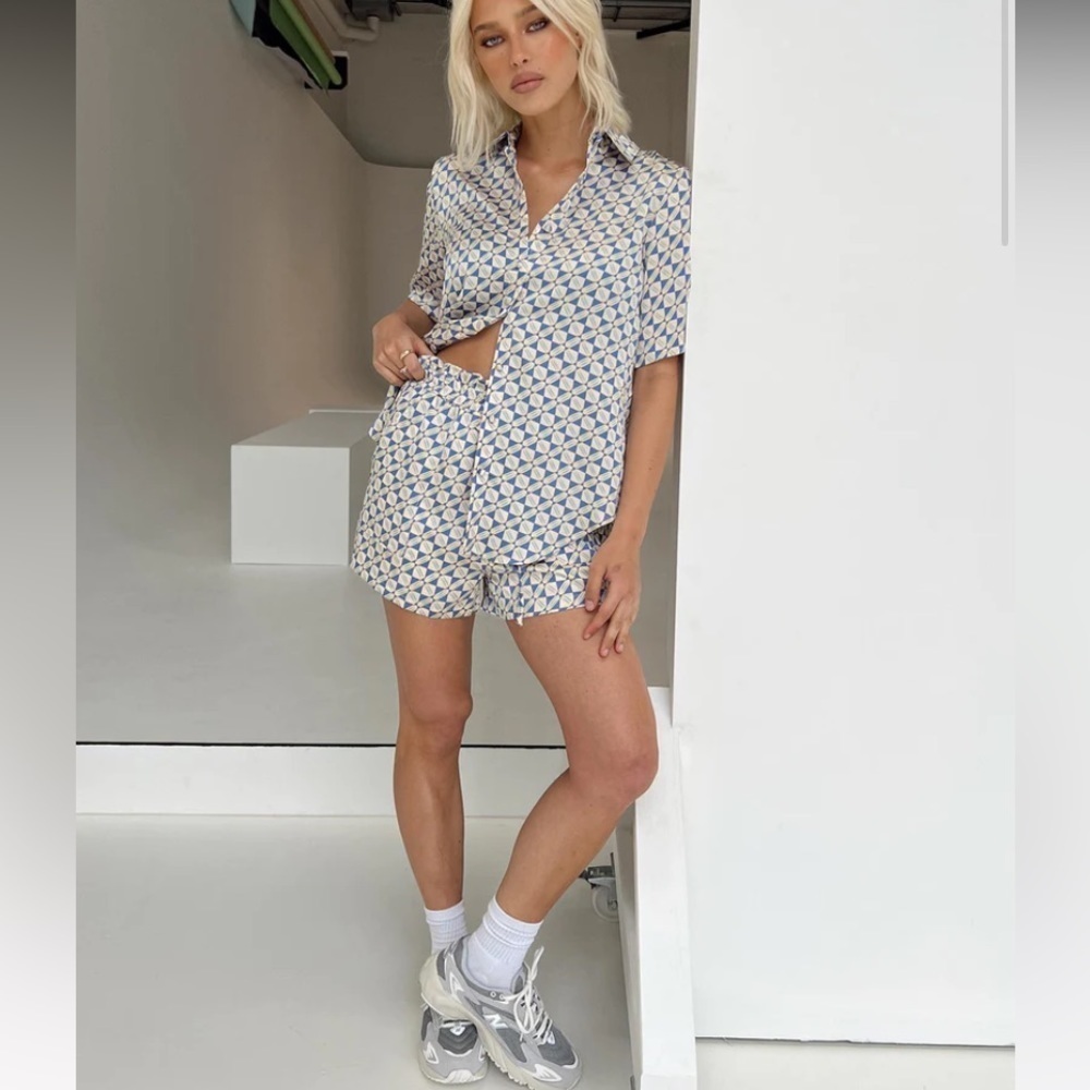 Net Princess Polly Gilda Shorts Blues Geo Size 6